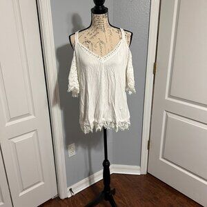 Daniel Rainn white cold shoulder lace detail top
